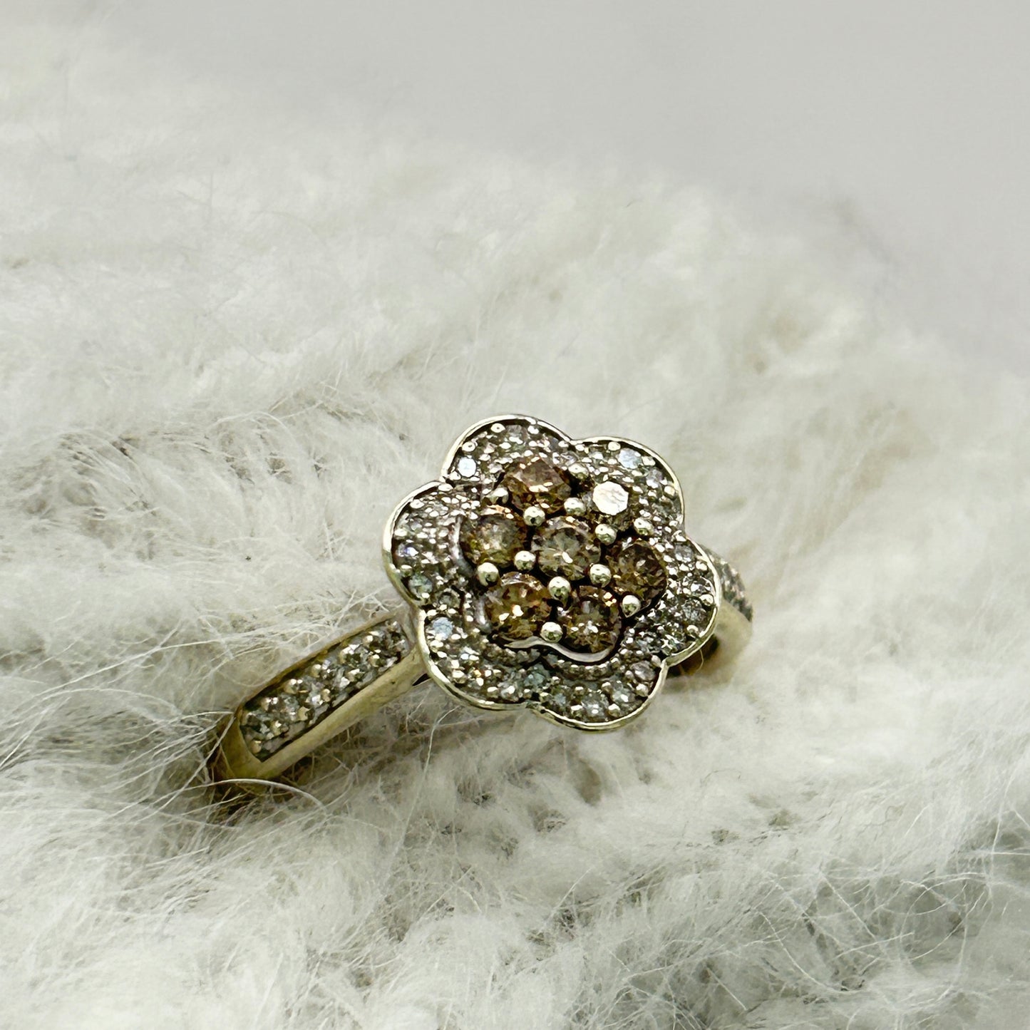 NZGD | 9ct White Gold Frost‑Petal Diamond Ring Valuation $2,000