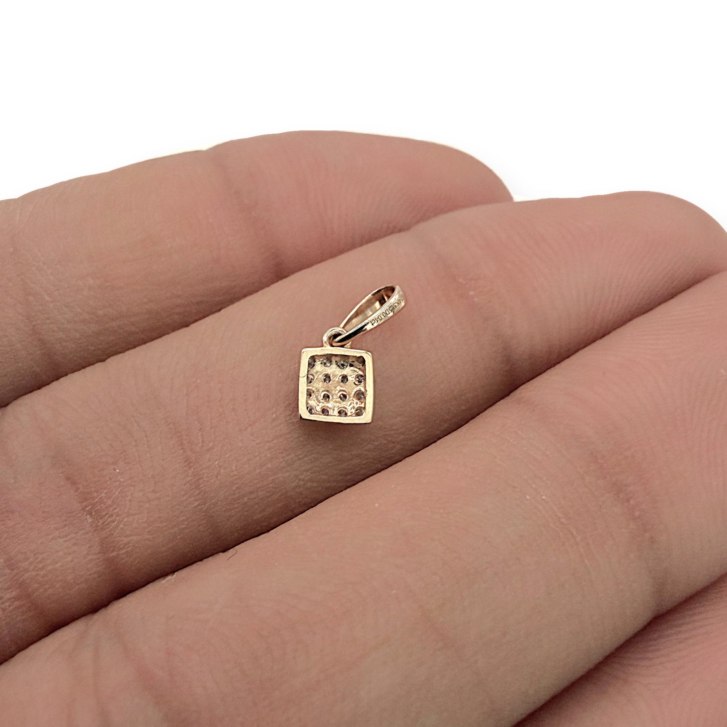 NZGD | 14ct Gold Diamond Cluster Square Pendant 6.1mm