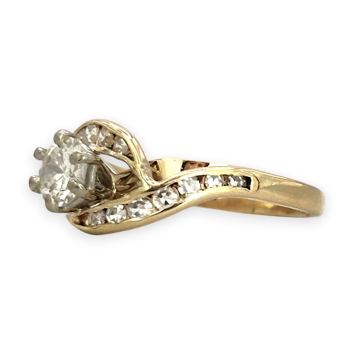 NZGD | 18ct Gold Aurora Twist SolitaireRing Valuation $4,400