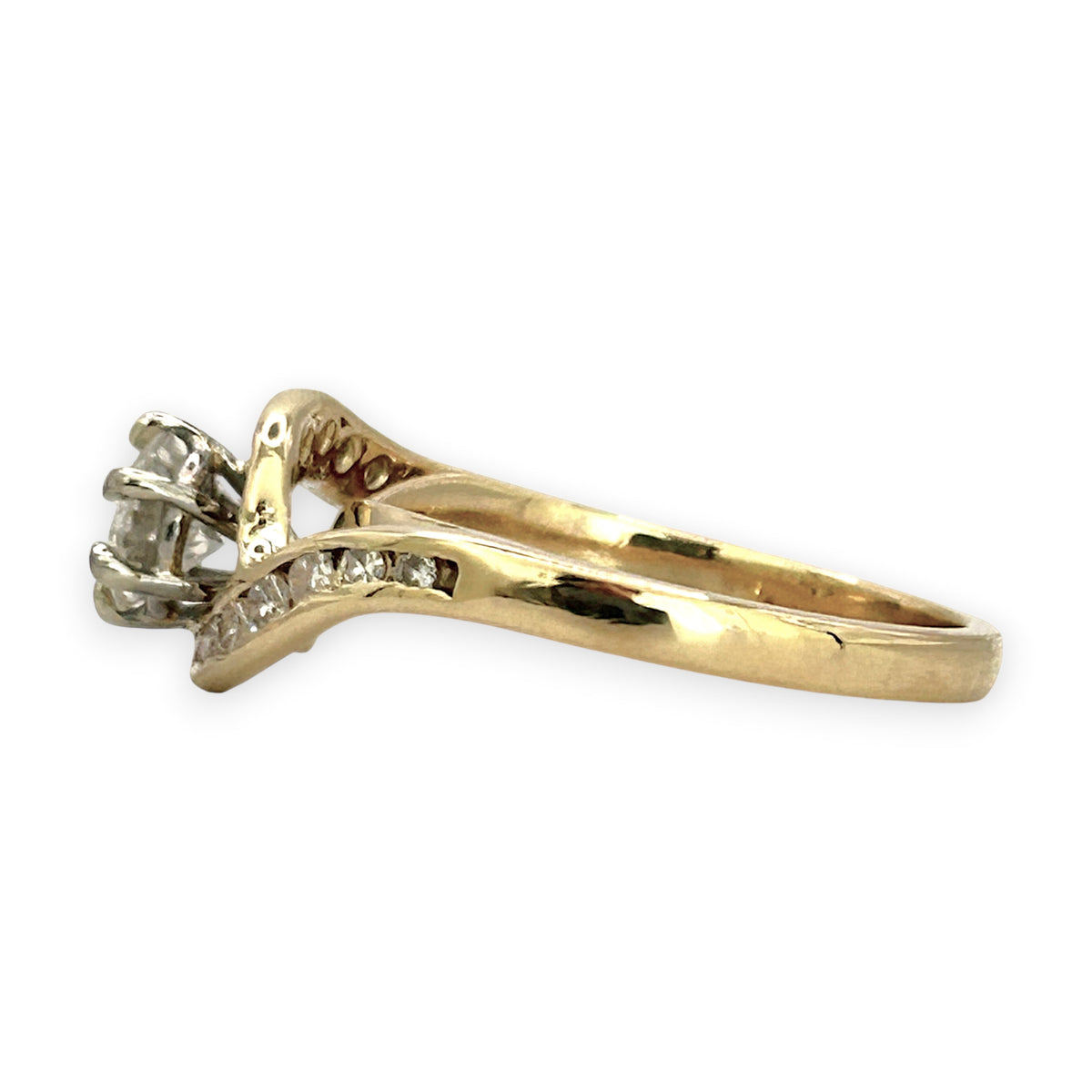 NZGD | 18ct Gold Aurora Twist SolitaireRing Valuation $4,400