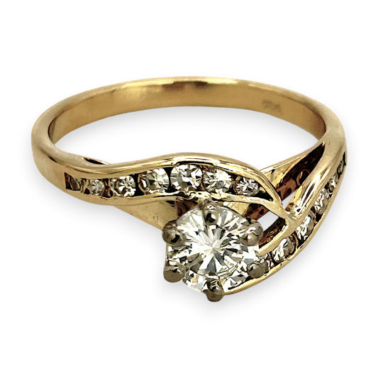 NZGD | 18ct Gold Aurora Twist SolitaireRing Valuation $4,400
