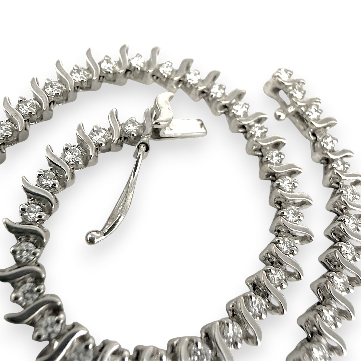 NZGD | 9ct White Gold Luminous Grace Tennis Bracelet 19cm