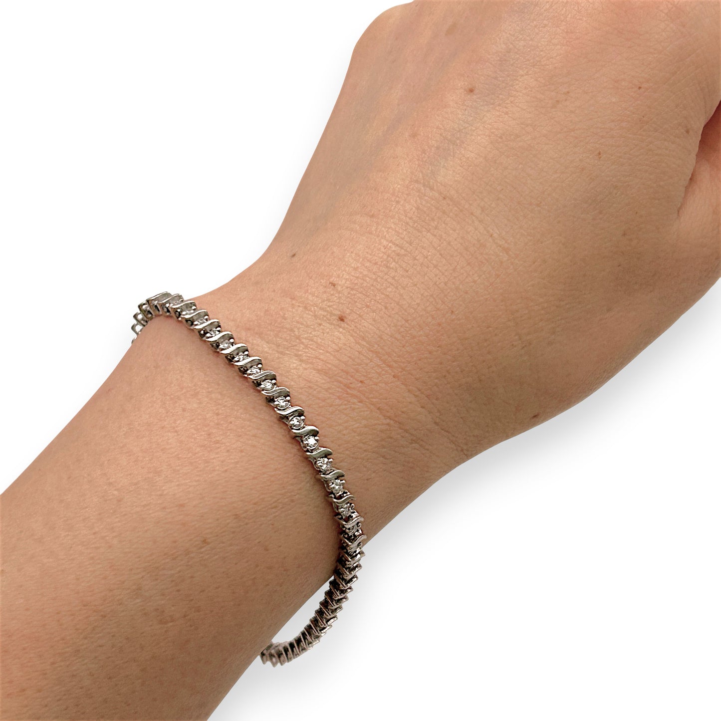 NZGD | 9ct White Gold Luminous Grace Tennis Bracelet 19cm