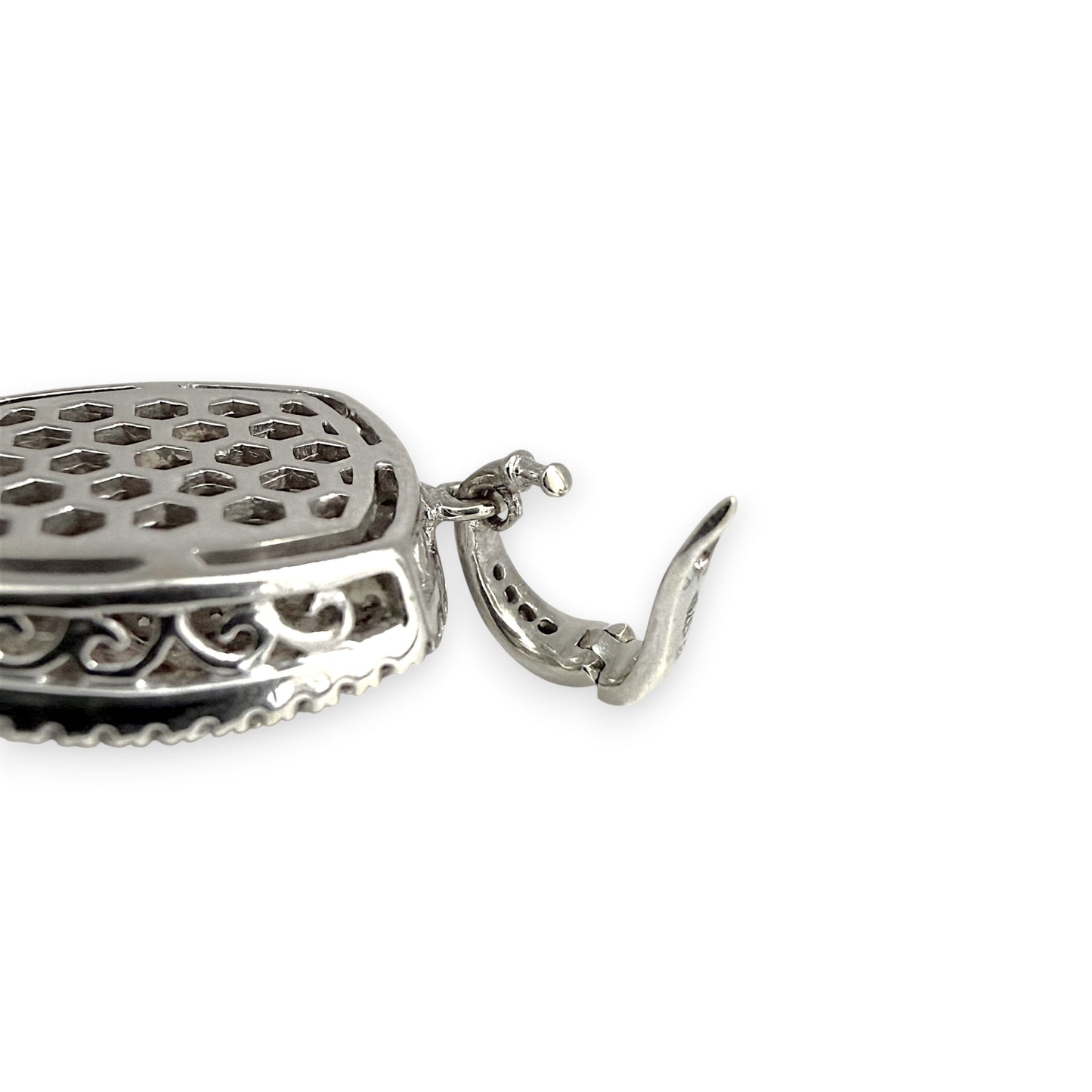 NZGD | 9ct White Gold Frosted Radiance Pendant with Natural Diamonds