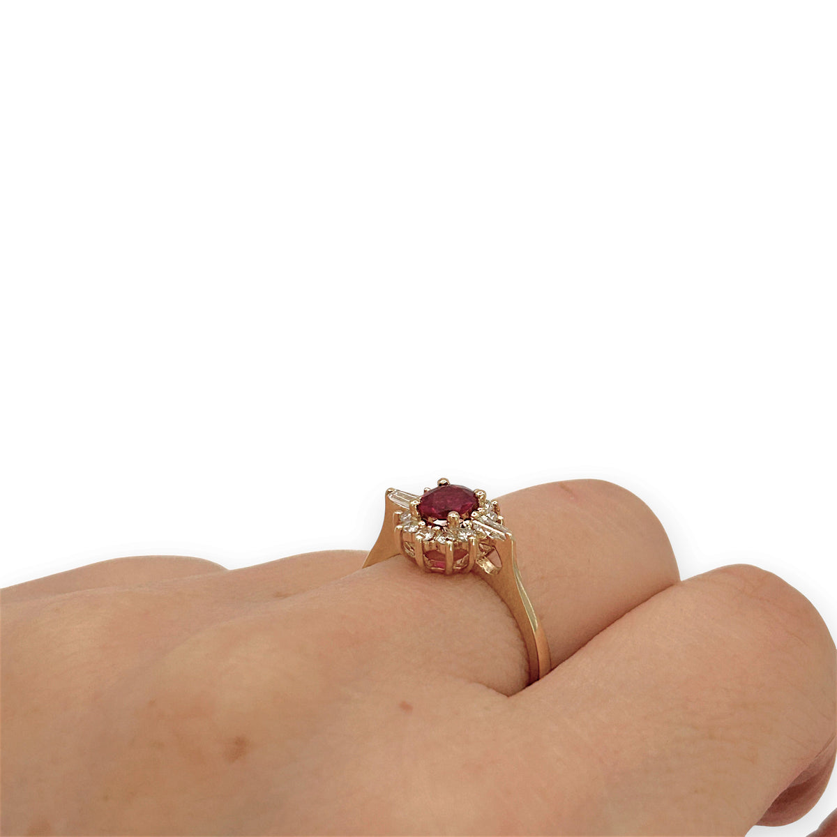 NZGD | 18ct Gold Classic Vintage Crimson Ruby Ring Valuation $3,500