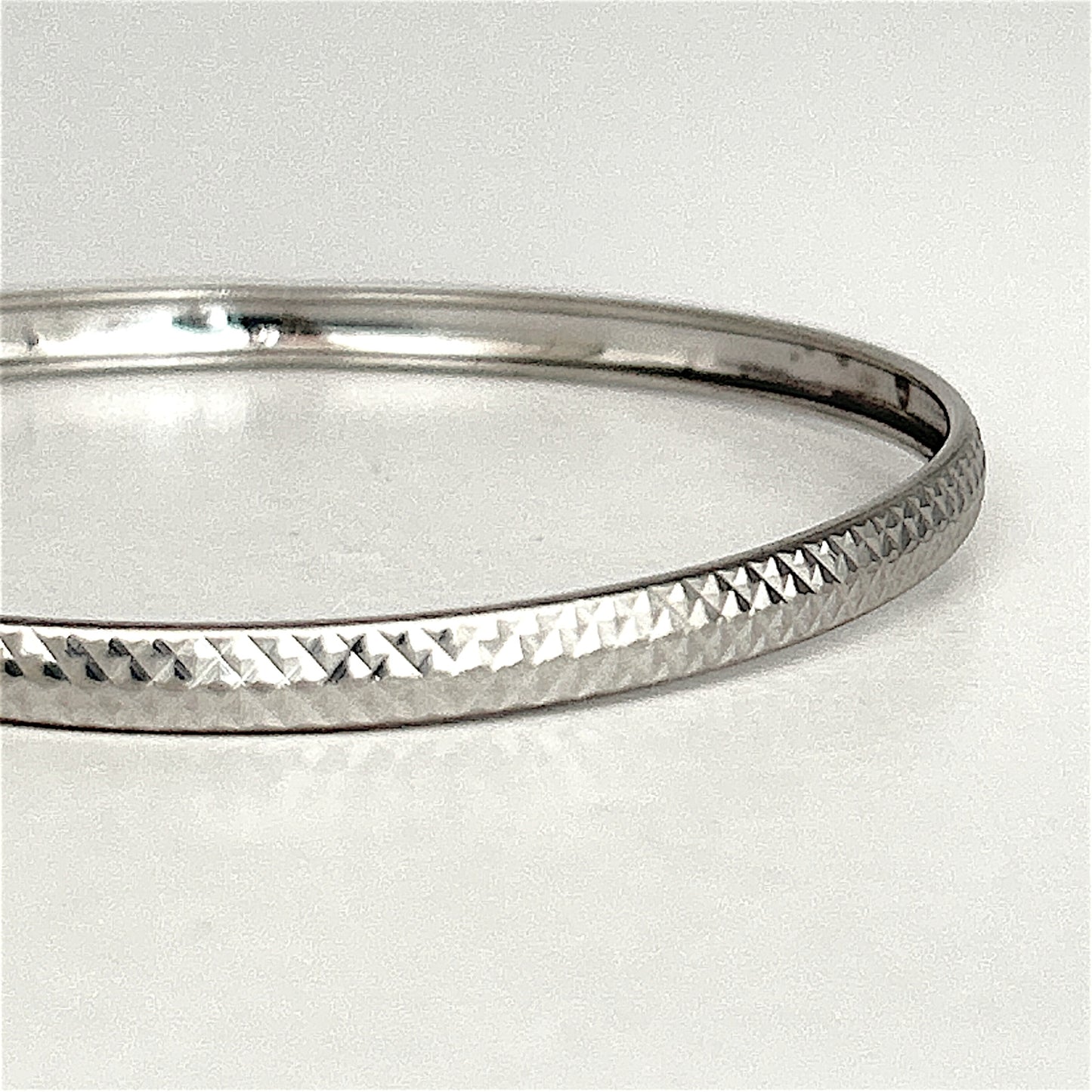 SILVER DEAL | Sterling Silver diamond-cut texture Bangle 64.9mm