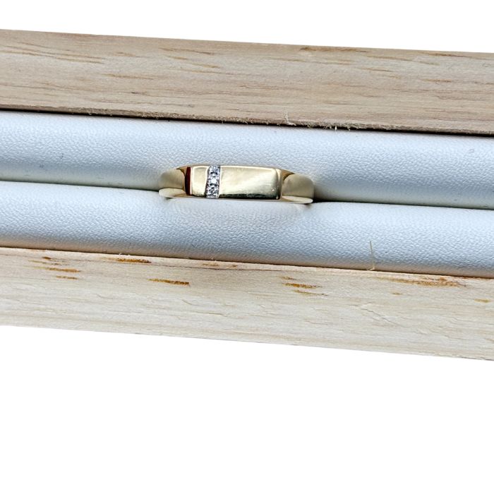 Classic 9ct Gold and Diamond Ring