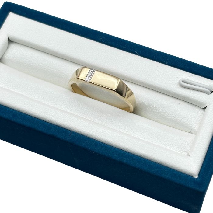 Classic 9ct Gold and Diamond Ring