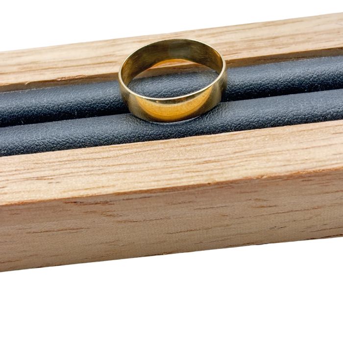 Radiant 9ct Gold Smooth Band