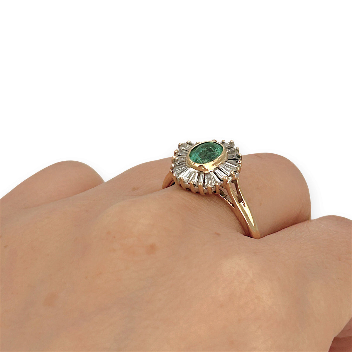 NZGD | 18ct Gold Emerald Sunburst Diamond Ring Valuation $6,800
