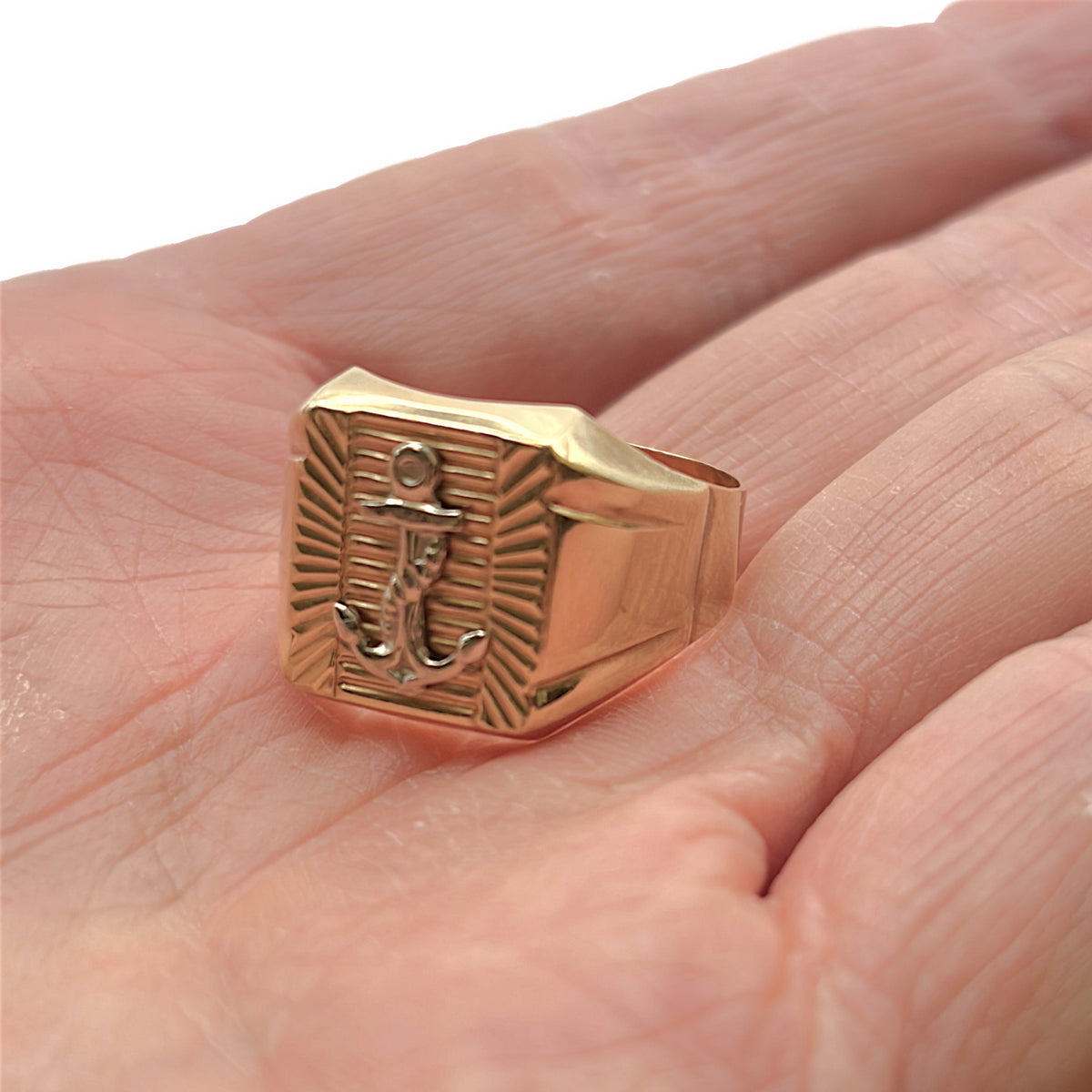 NZGD | 18ct Gold Mariner Crest Signet Ring Size U 1/2